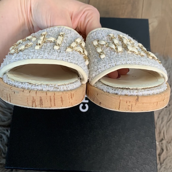 CHANEL 21C White Tweed Chain Logo Mules Sandals Slides EU 37 B US 7 - Picture 8 of 14